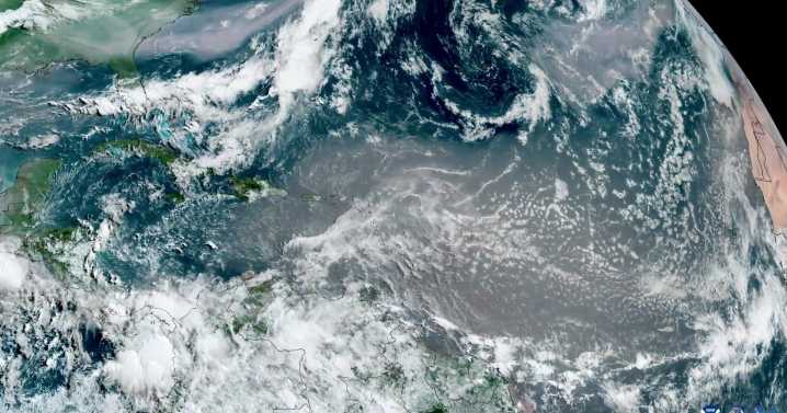 2,000-mile-wide dust plume from Sahara Desert hitting United States