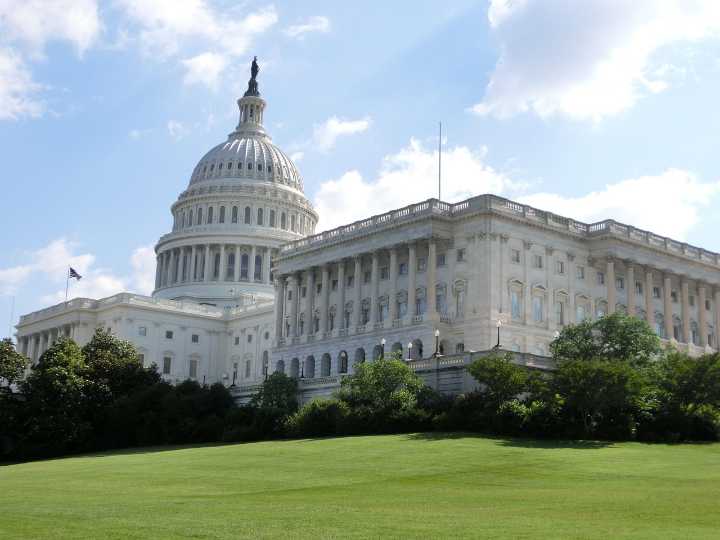 Republicanos negocian plan fiscal Trump