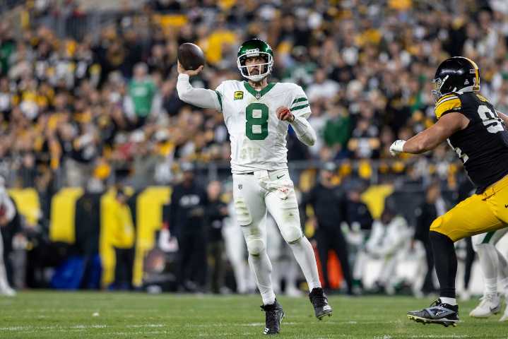Aaron Rodgers arrives in Pittsburgh to sign Steelers contract
