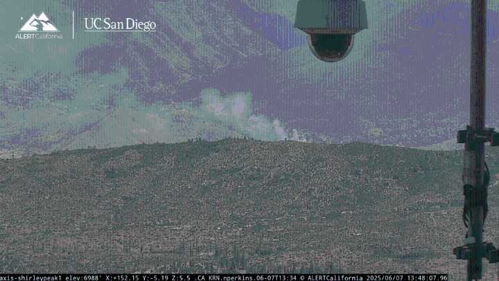 Kern County firefighters battle rapidly spreading fire in Bodfish