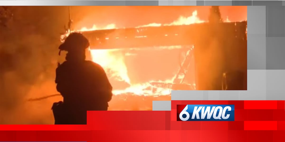 Firefighters put out Dubuque County farm building fire