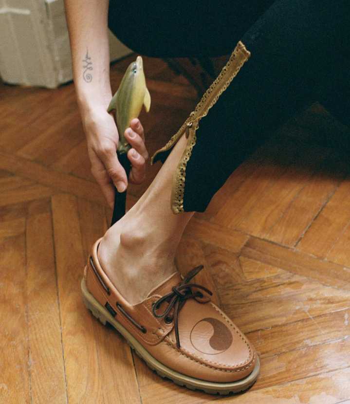 The Loafer of the Sea Washes Ashore