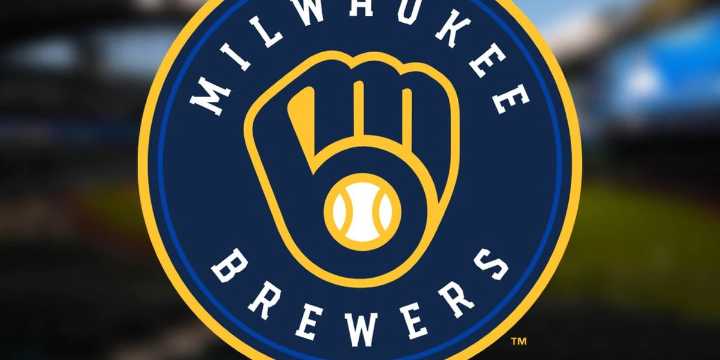 Friedl makes game-saving grab and Reds rally to snap Brewers’ 8