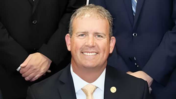 Analysis: Illini Bluffs Community Unit School District 327 administrators rank 359th highest in state for average salary in 2024