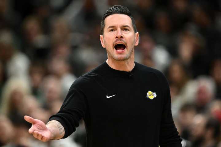 JJ Redick’s Underlying Tensions With Close Circle Hinted at After Reports of Locker Room Unhappiness Ex-Lakers star and 7x NBA champion knows what the issue plaguing Los Angeles really is. And it's go