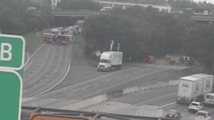 Una posible fuga de metano de un camión causa cierres viales en autopistas de Houston