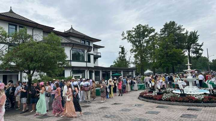 Belmont Day draws thousands to Saratoga Racecourse despite rain