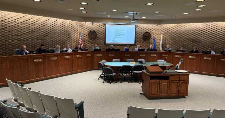 Neenah approves outdoor drinking zone in downtown area despite pushback