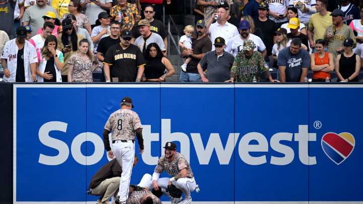 Gavin Sheets collides violently with left field wall in Padres victory