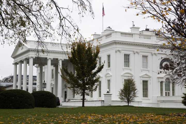 Tribunal de apelaciones afirma Casa Blanca puede negar acceso a la agencia AP