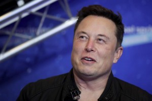 Elon Musk pulls back on threat to withdraw Dragon spacecraft