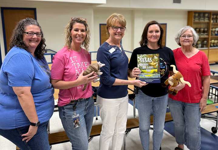 Texas History Books Donated to Dew, Wortham Schools by NSDAR Jonathan Hardin Chapter