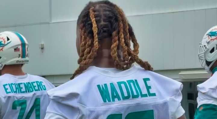 VIDEO: Dolphins WR Jaylen Waddle Has NFL Fans Freaking Out After Appearing To Balloon To 300LBS During The Offseason