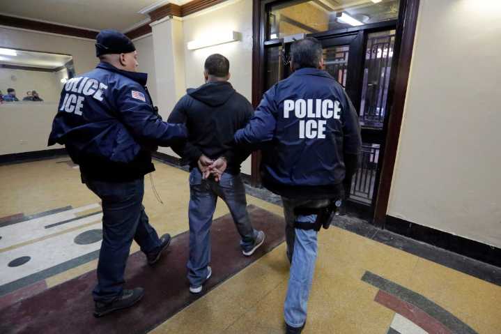 Equipo de Respuesta Rápida y oficina de concejal denuncian arresto de dos inmigrantes por ICE en Pilsen