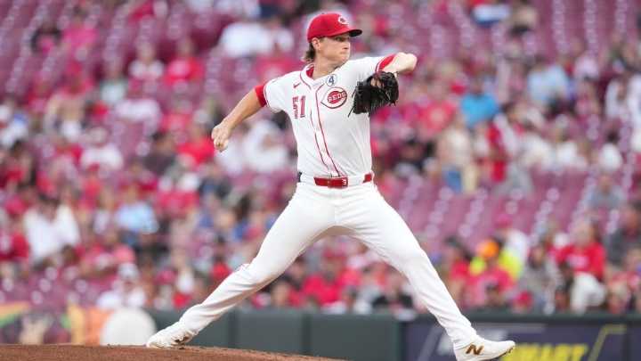 Yelich's homer off Singer lifts Brewers to 3