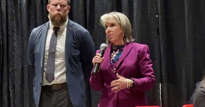 NM governor seeks common ground at Lea County town hall