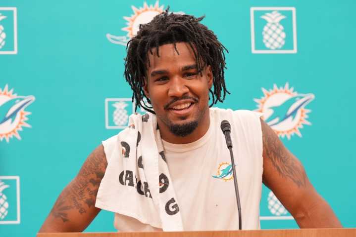 Dolphins' Jaylen Waddle juggles to help cut out drops