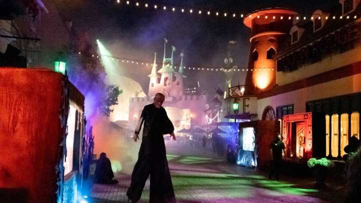 Halloween Horror Nights patron says Universal Studios scare caused ACL tear