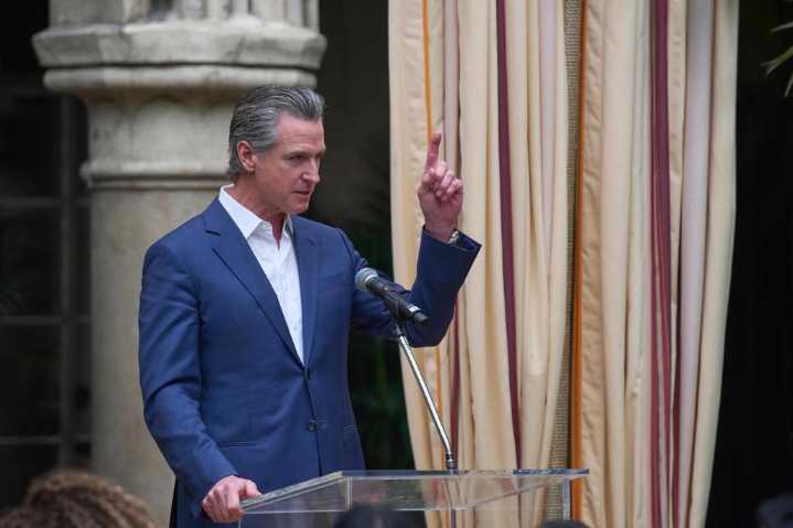 Dan Walters: As California’s economy limps along, why is Gavin Newsom always boasting?