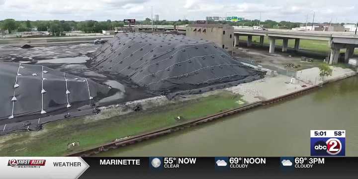 Green Bay Mayor celebrates agreement to relocate downtown coal piles, highlights key details of agreement