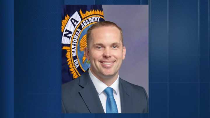 El capitán se convierte en el tercer miembro de la Policía de Lincoln en completar la Academia Nacional del FBI