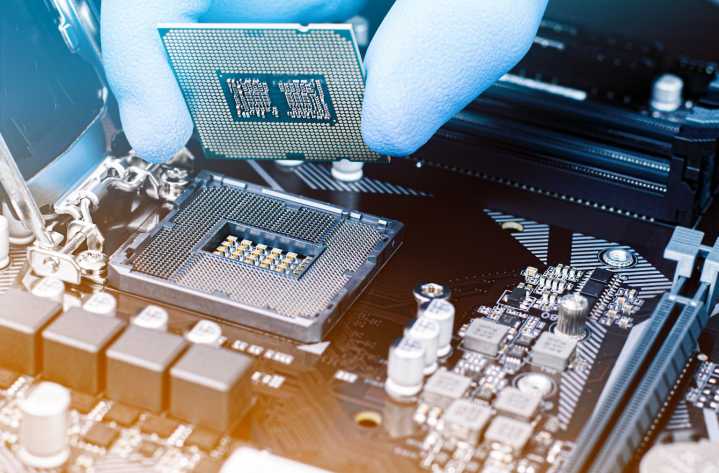 ASML: Not Even The Geopolitical Storm Can Stop This Machine (NASDAQ:ASML)
