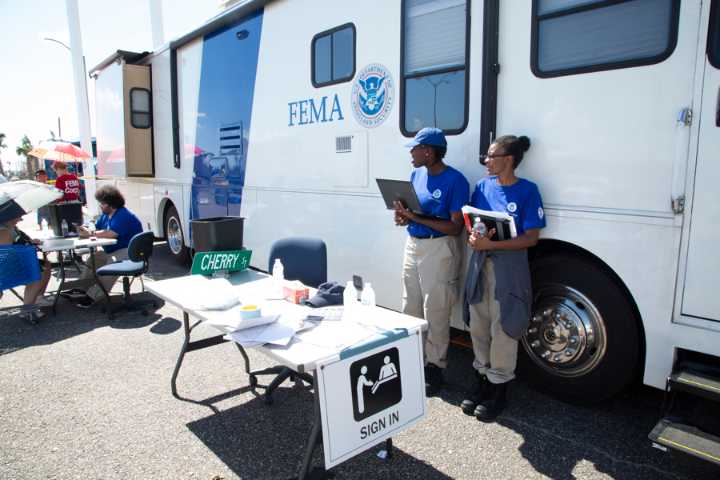 EE.UU. afronta una temporada de desastres con recortes a su agencia de emergencia FEMA