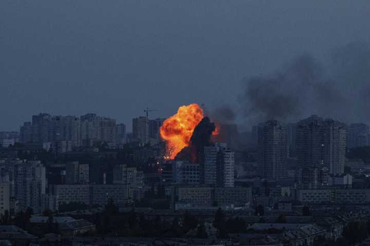 Deadly Russian bombardment of Ukraine further dampens hopes for peace