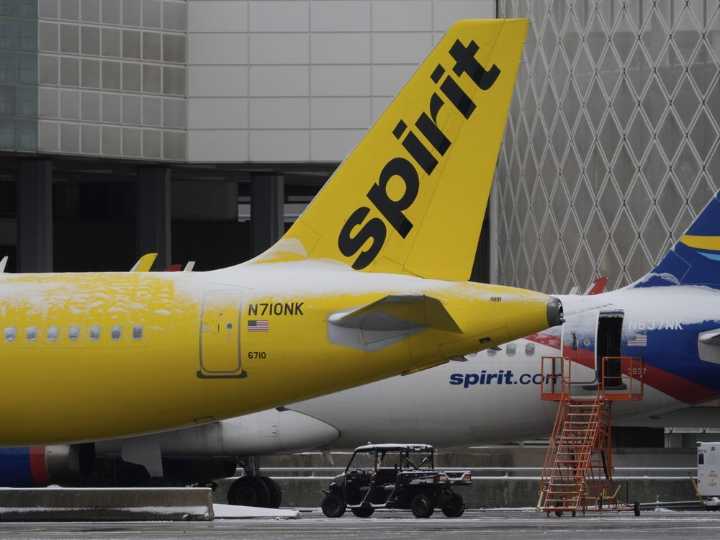 Man makes false bomb threat so he wouldn’t miss flight to L.A.: FBI