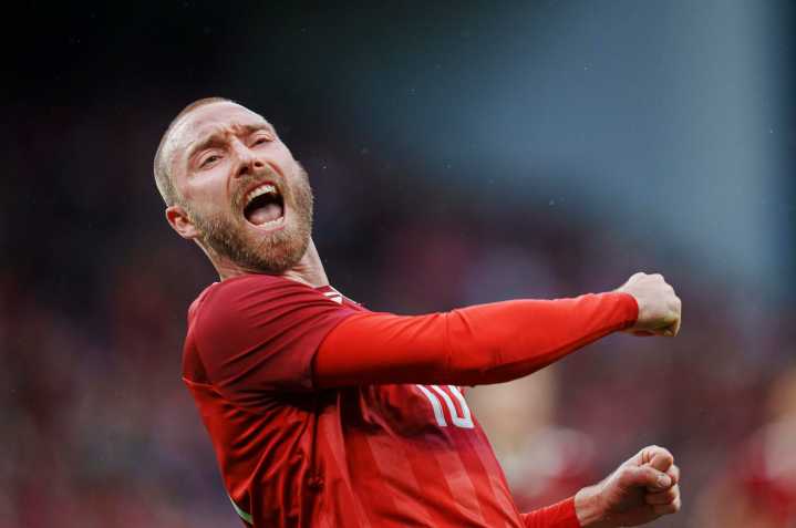 2-1. Eriksen resuelve las dudas de Dinamarca