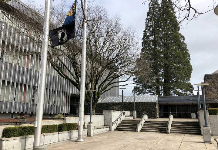 Lawyer for Oregon defensive back Daylen Austin seeks dismissal of indictment in alleged felony hit and run