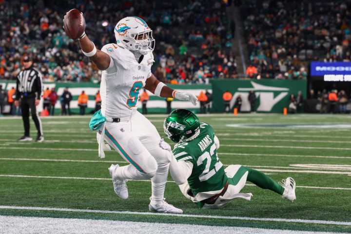 AFC Notes: Justin Fields, Jonnu Smith, Bills, Dolphins, Jets