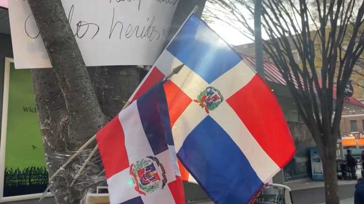 Memorial grows for victims of Santo Domingo roof collapse