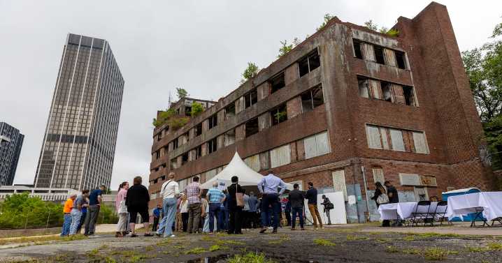 Restoration of long-vacant building near Five Points MARTA station begins