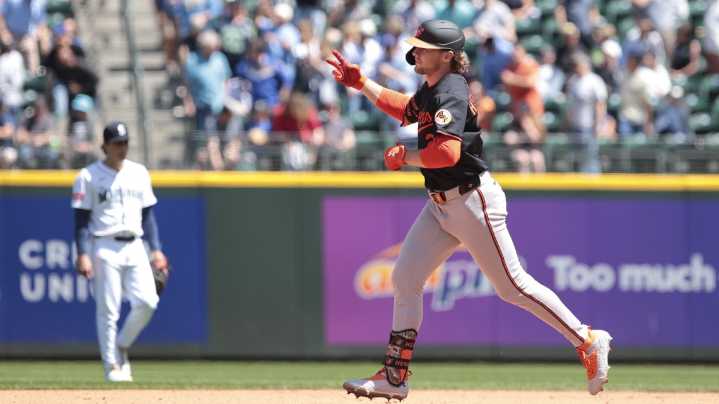 Orioles defeat the Mariners 4