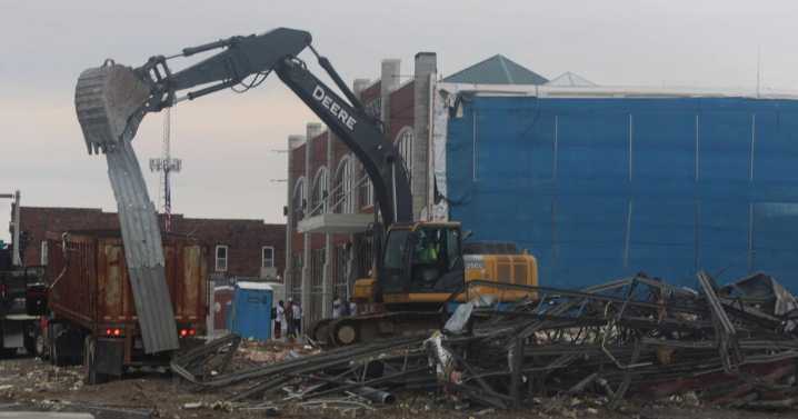 Old Amtrak station in Carbondale begins demolition