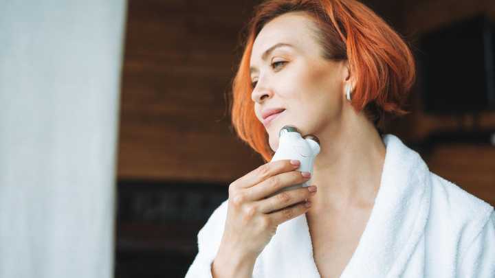 Microcurrent Devices: Do They Work and Are They Worth It? We Asked Skin Experts