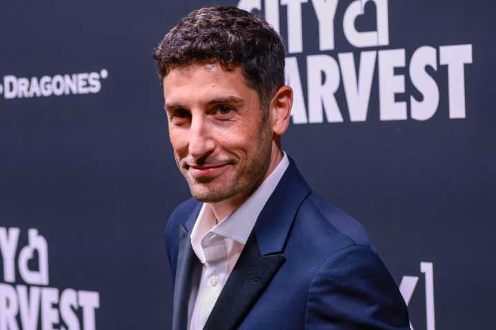 Jason Biggs details climbing into trash to snort cocaine