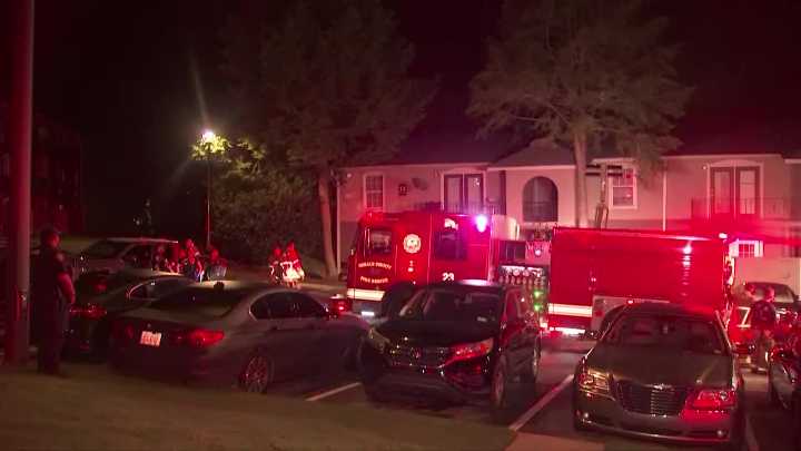 2 injured after jumping from burning DeKalb County apartment building