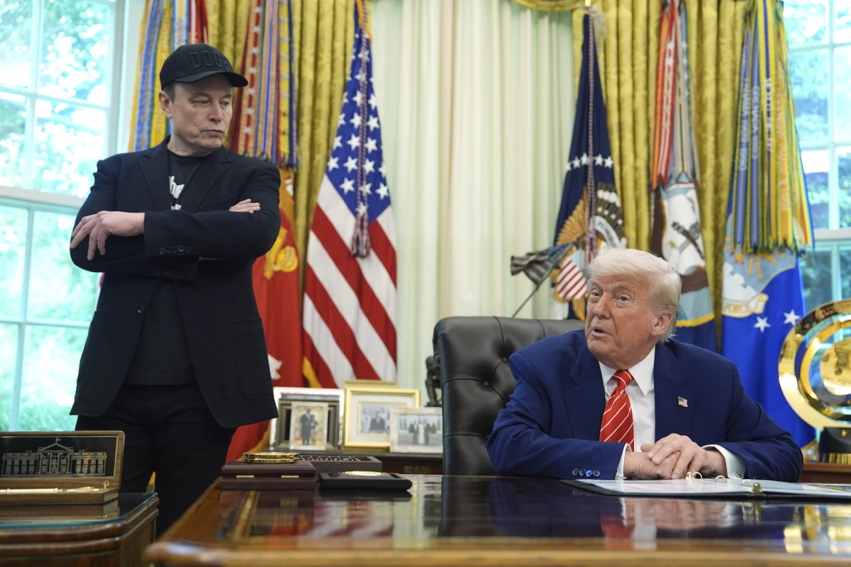 No ‘going back’ for Elon Musk after calling for Trump impeachment, says Steve Bannon