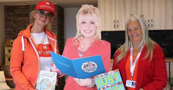 Lanarkshire group teams up with Dolly Parton's charity to give kids free books