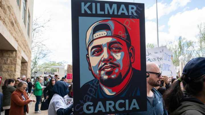 Kilmar Ábrego García, el inmigrante deportado ilegalmente a El Salvador, vuelve a EEUU acusado de tráfico de personas