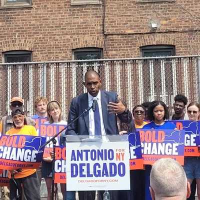 Delgado charts a leftwing guv campaign in first event since launch