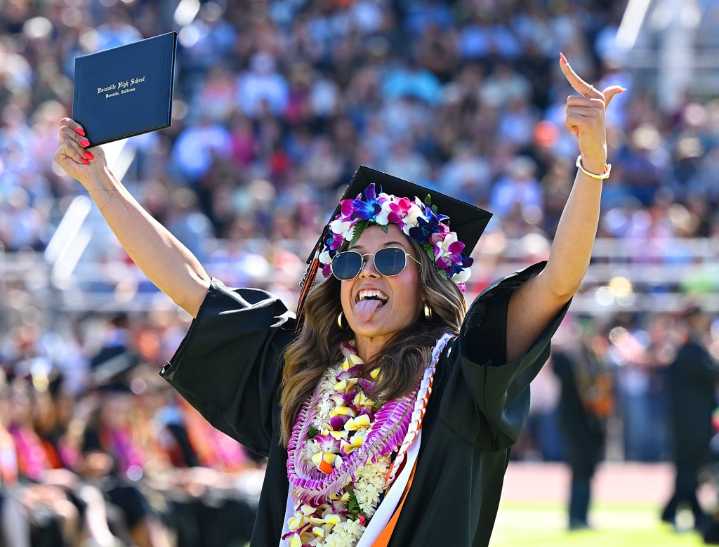 Bulldog grads turn tassels – The Vacaville Reporter