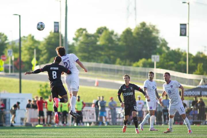 Loucity cae ante conocido rival que termina con su invicto