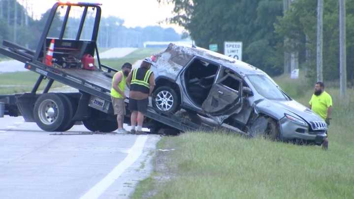 Two dead, three injured after SUV drives into Ohio pond