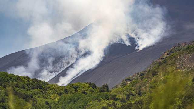 What made Mount Etna's latest eruption so rare