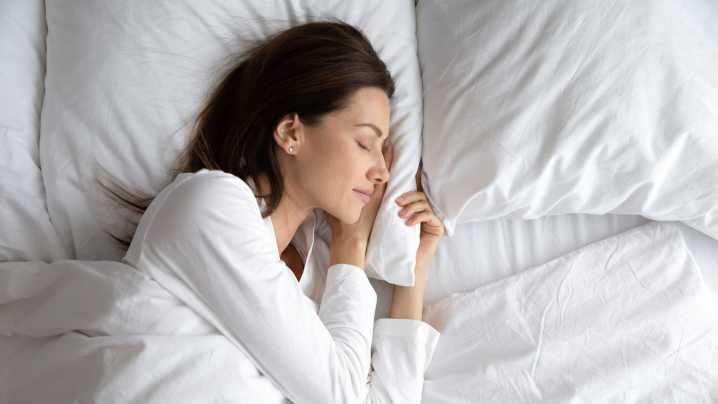 How much sleep do women need to feel healthy and well rested?