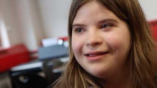 Teen singer with Down syndrome uses voice to inspire others