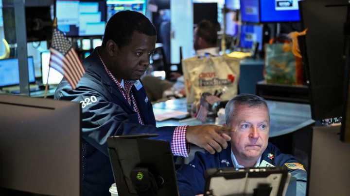 US stocks push higher despite renewed tariff tensions